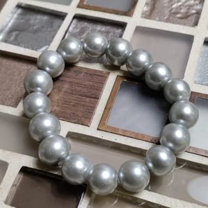 Vintage Grey Pearl bracelet-$5 add on